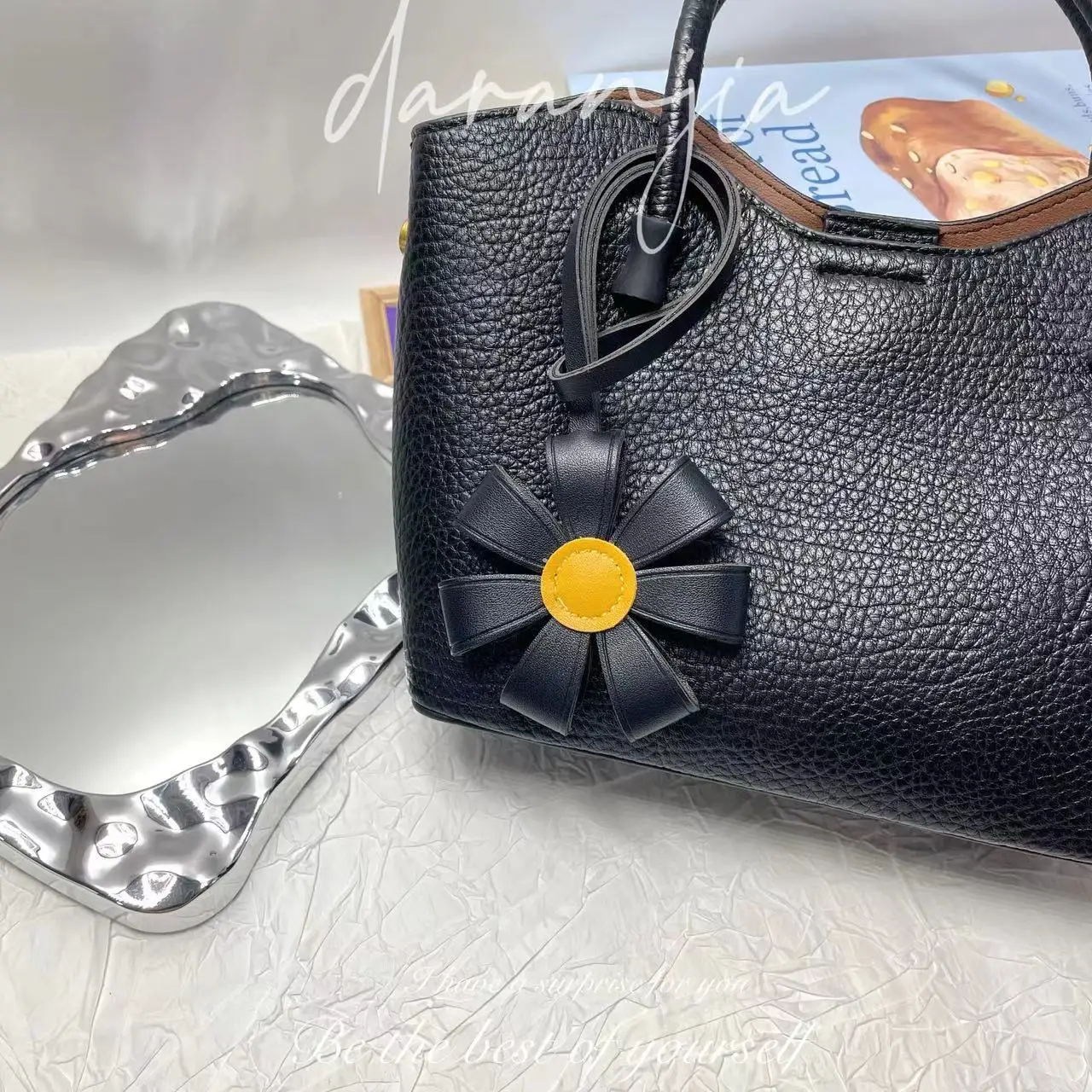 Cute Fashion Leather Flower Keychain Realistic 3D Petal Pendant Bag Charm Key Ring Retro Handmade Style Accessory Gift for Women
