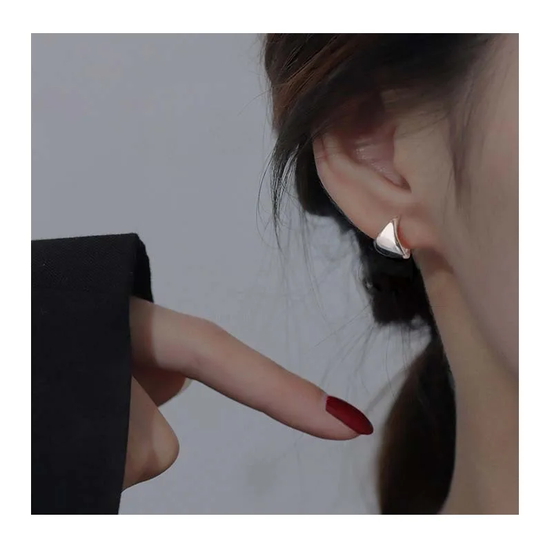 

Curved Plain Hoop Ear Clips for Women, Unique and Unique Design, Vintage Metal Earrings, Cool Style Earrings, New Arrival