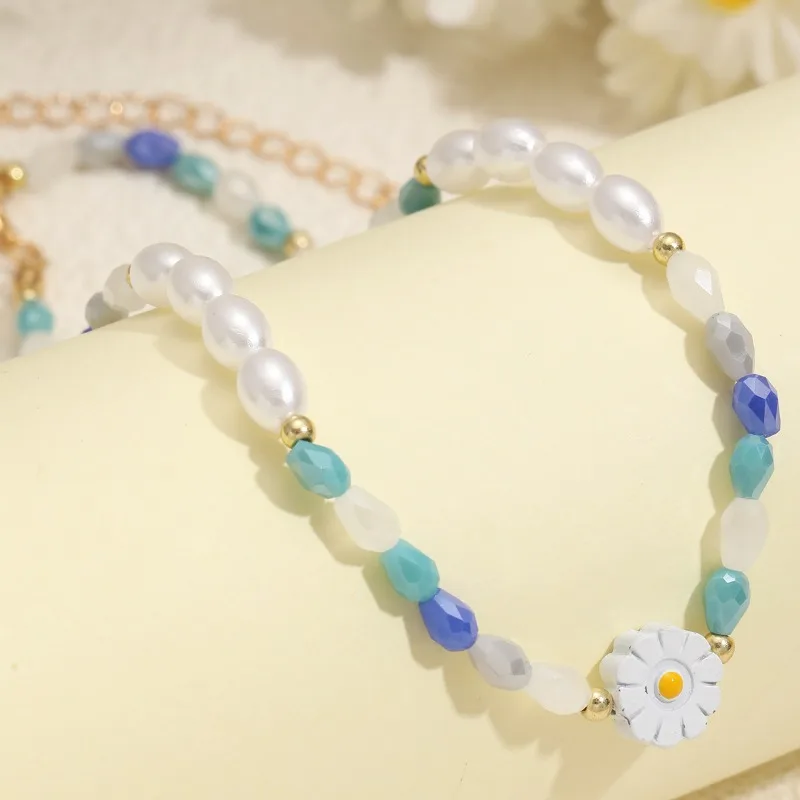 2024 New Colorful Daisy Pearl Necklace for Casual and Fresh Summer, Blue and White Beaded Women's Gift Jewelry