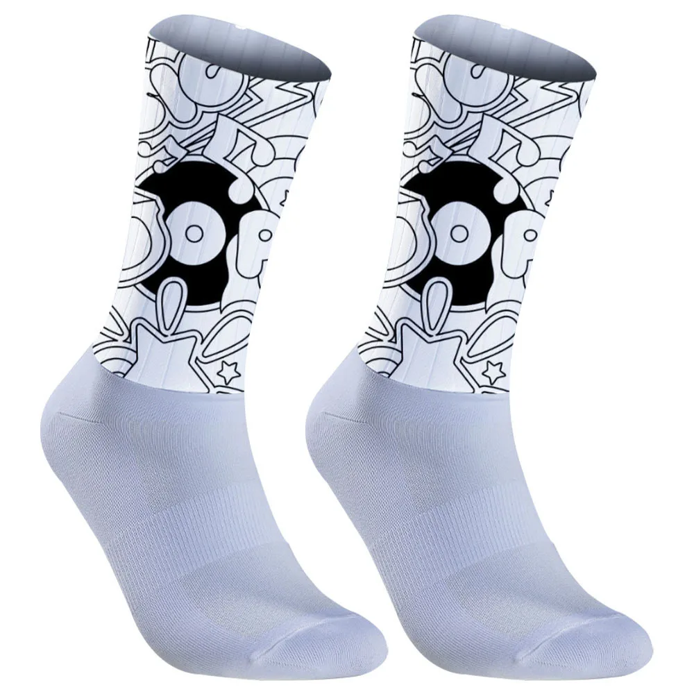 

2025 Новые дышащие, впитывающие пот, эластичная посадка, подходящие для повседневных велосипедных носков на короткие расстояния в городских поездах.