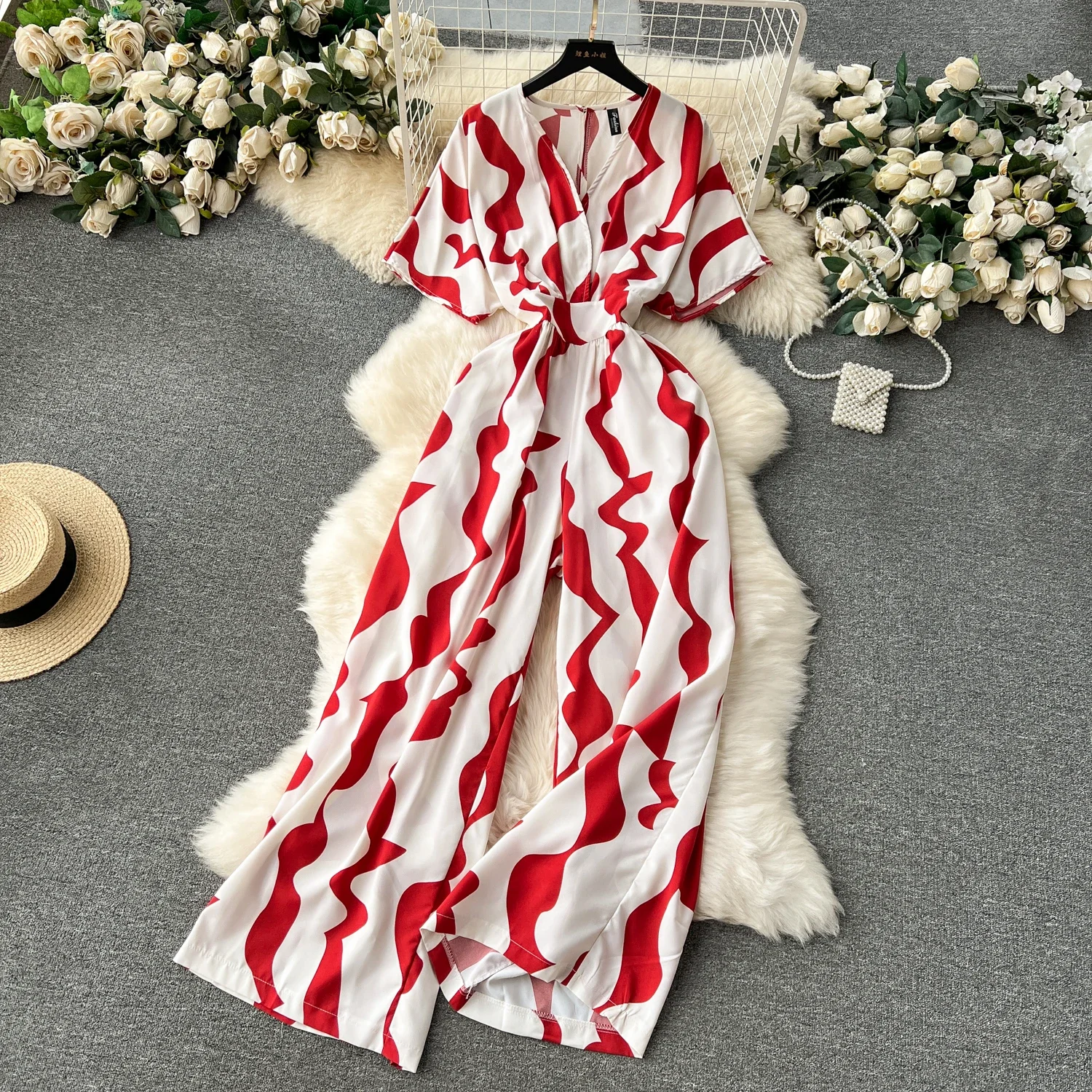 Tuta estiva casual da donna stampata a gamba larga con scollo a V femminile manica corta a sbuffo vita alta pagliaccetto allentato drappeggiato