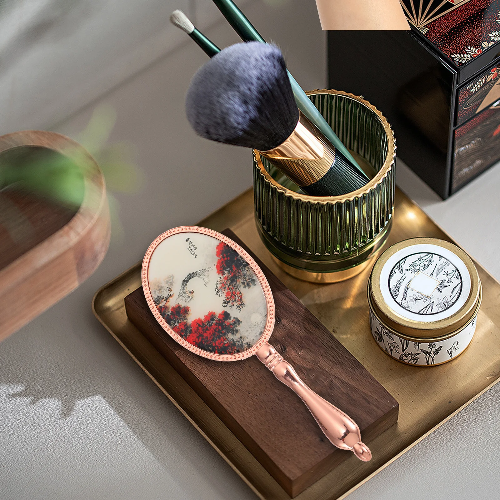 

Vintage Handheld Mirror Premium Zinc Alloy Compact Portable High Definition Retro Chic Makeup Tool Retro Hand Mirror