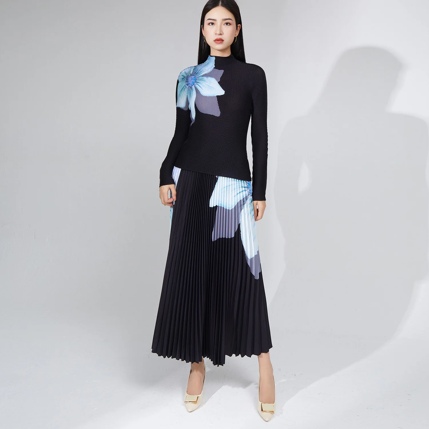 

Ele Pleated Two-Piece Set for Women Spring Summer Faion Casual Sportswear T-irt f Skirt Ensemble by Silk Language