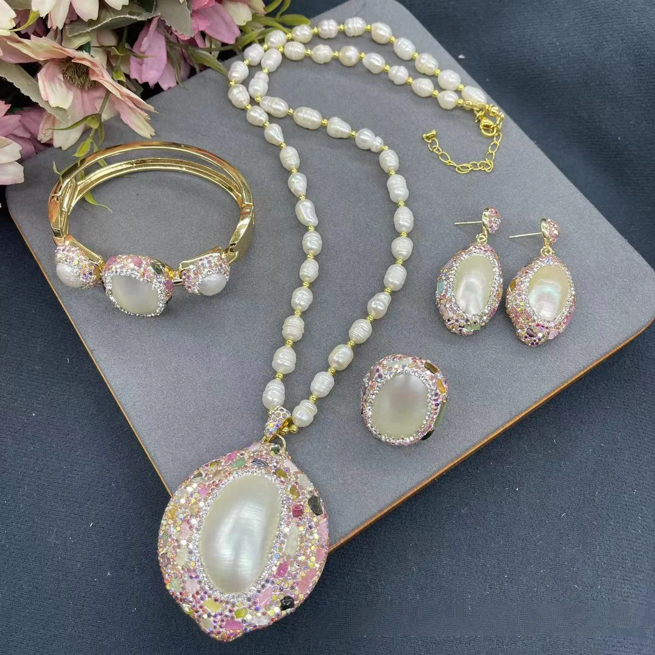 

Baroque Jewelry Set for Women Shell Pearl Tourmaline Crushed Stones Inlaid Pendant Necklace Earrings Bracelet Ring Fashion Gift