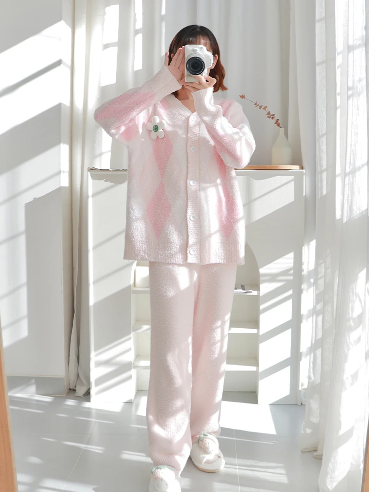 Pink flowers Pajamas Women\'s Autumn and Winter  Home Clothes Coral Fleece Thickened Outwear Suit You can wear it on the street.