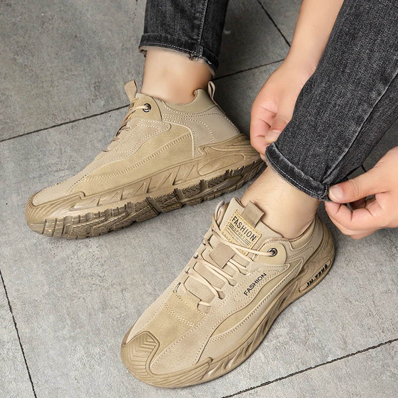 أحذية رياضية كاجوال سميكة للرجال غير قابلة للانزلاق تزيد من أحذية مفلكنة مريحة تسمح بمرور الهواء 2025 مقاس كبير للربيع والخريف