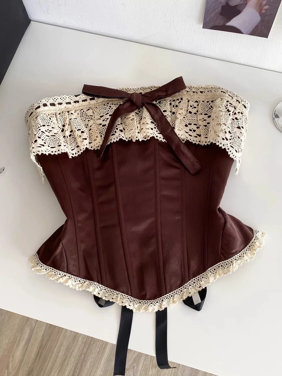 

Retro British-style lace butterfly-trimmed corset, Renaissance corset, elegant and fashionable tube top corset.