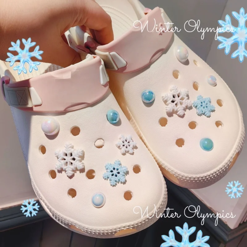

Miniso Christmas Collection, Snowflake Shoe Charms Detachable Plastic Diy Accessories For Clogs Sandals Gift For Holiday Party