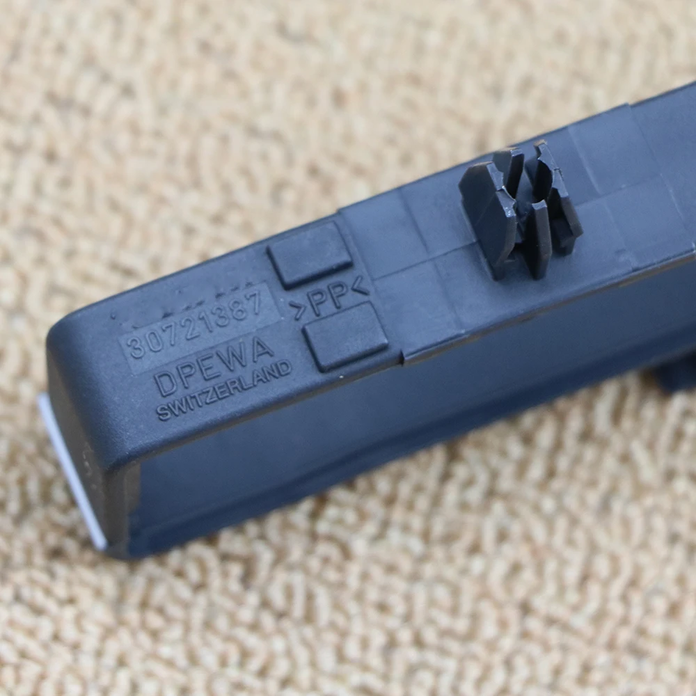 30721387 For Volvo S60 V70 XC60 XC70 S40 V50 S80  Emergency  Warning Triangle Bracket / Support  trunk  sign fixed buckle car