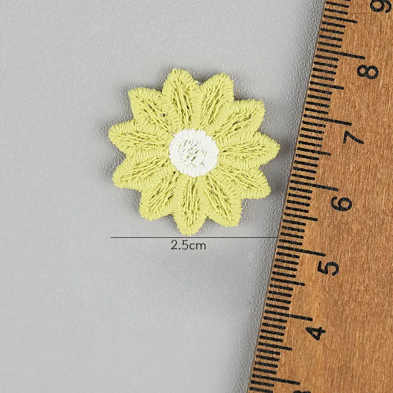 30 Stück, 2,5 cm, bestickte Sonnenblumen-Applikationen – zum Verzieren von Haarspangen, Schuhen, T-Shirts, Mützen, Hosen und Socken – verschiedene Stoffaufnäher. – Detail 5