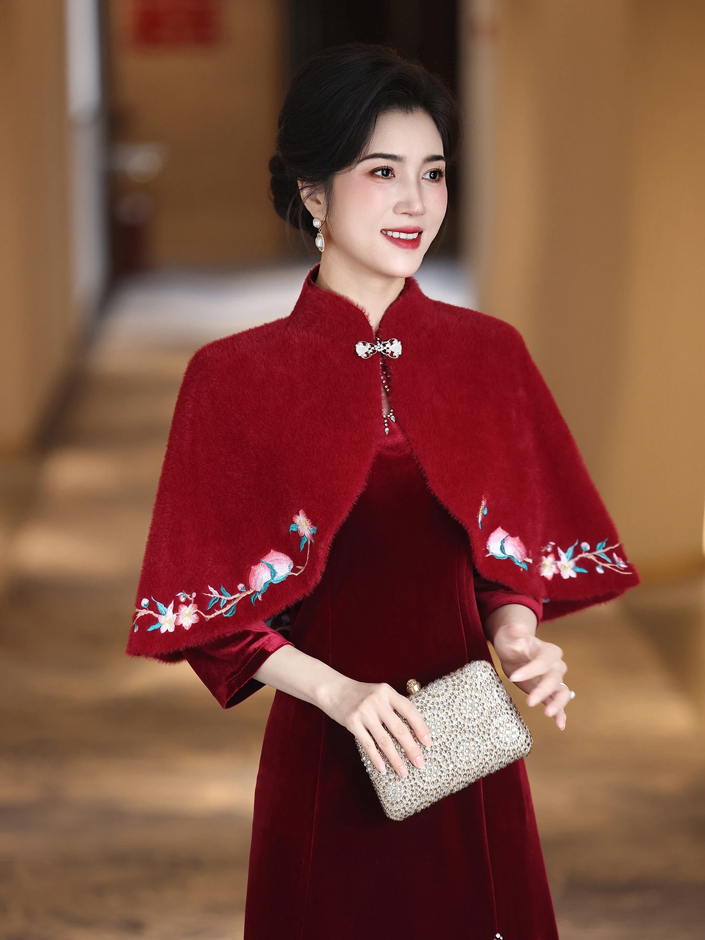 manteau-court-elegant-rouge-pour-mariage-style-chinois-pour-banquet-de-mariage-pour-maman-elegante