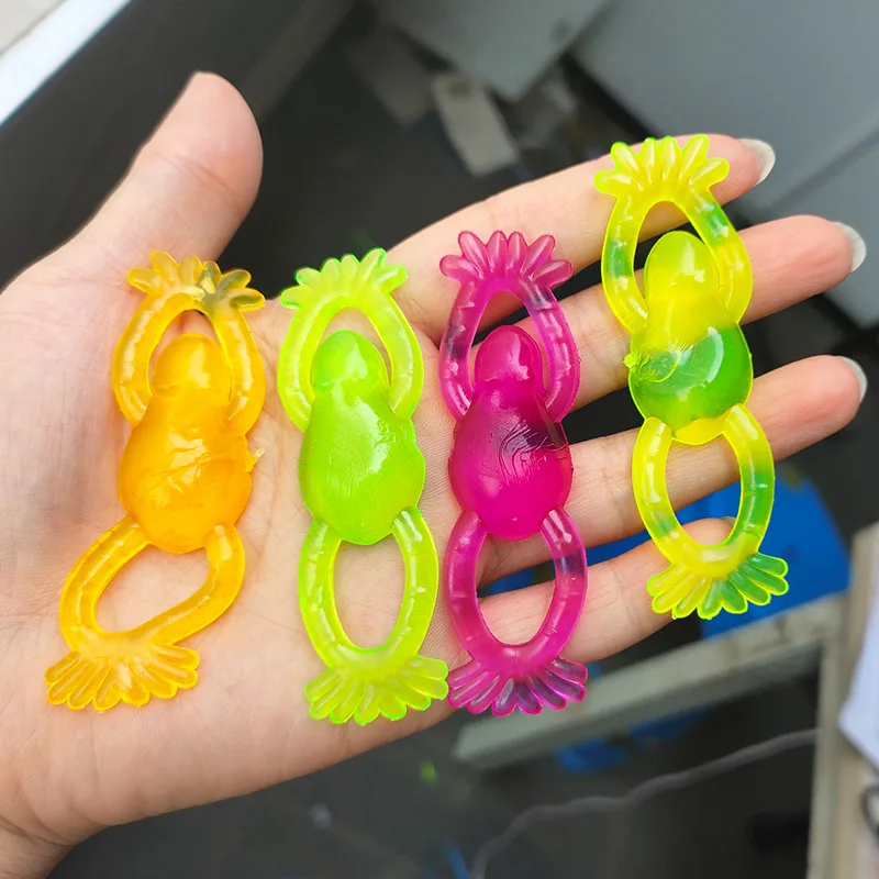 Novelty Funny Frog Finger Slingshot Shooting Flying Sticky Toys For Kids Bulk Party Favors Birthday Gifts Carnival Prizes