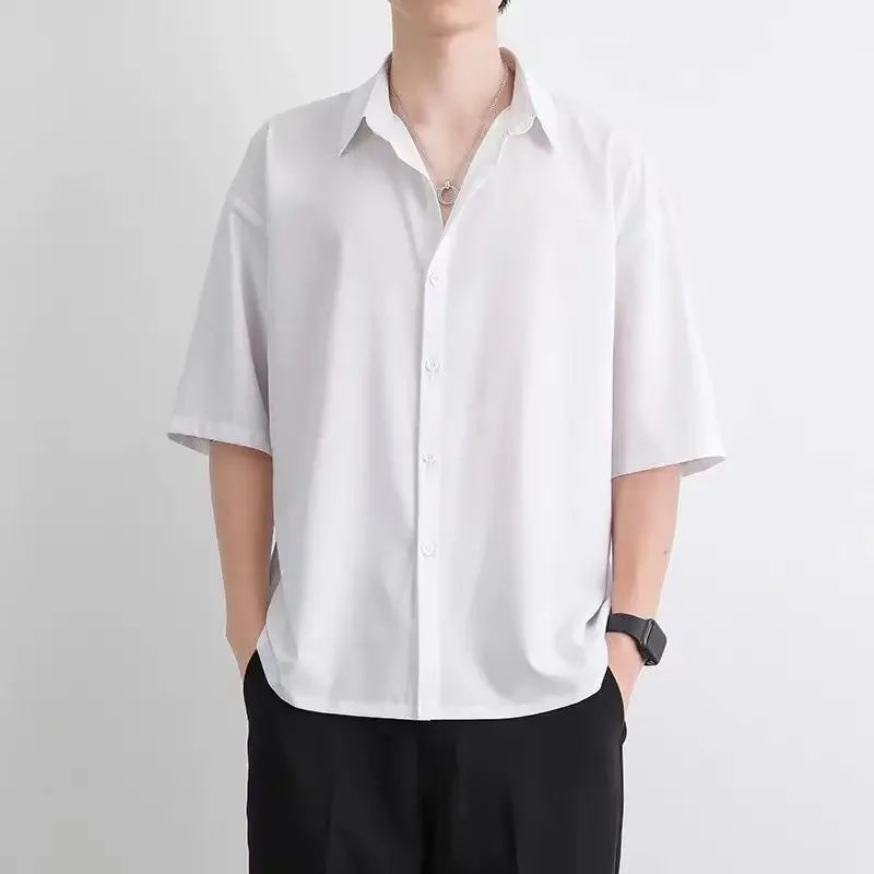 Tops finos e soltos de meia manga masculino, camisas sólidas, roupa coreana, nova moda, casual, versátil, secagem rápida, preto, branco, verão, 2024