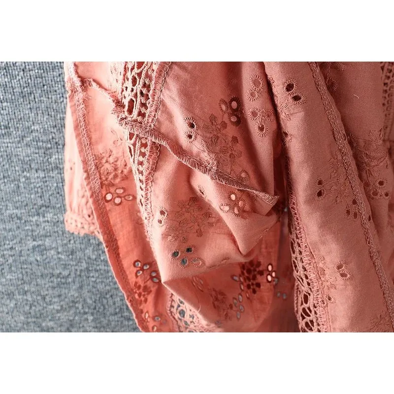 

2024 Spring Women's irt Literary Fre Hollow Embroidery Design Faionable Ladies' Blouse Quali Material Premium Ladieswear