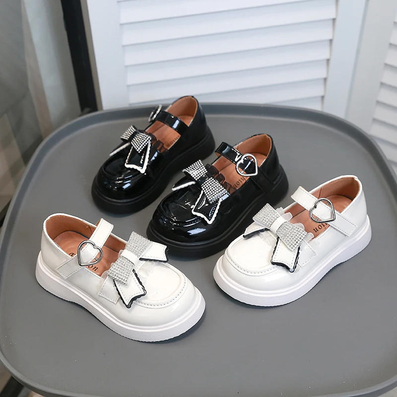 

Кожаные туфли в стиле принцессы для маленьких девочек с милым бантом, новинка 2023 года, детские массивные школьные туфли Мэри Джейн на плоской подошве, шикарное платье на мягкой подошве