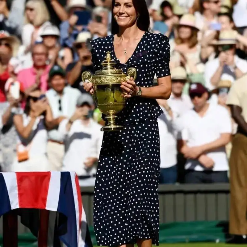 Vestido de princesa Kate Middleton azul marino, cuello en V, lunares, vestidos manchados, moda, 81502