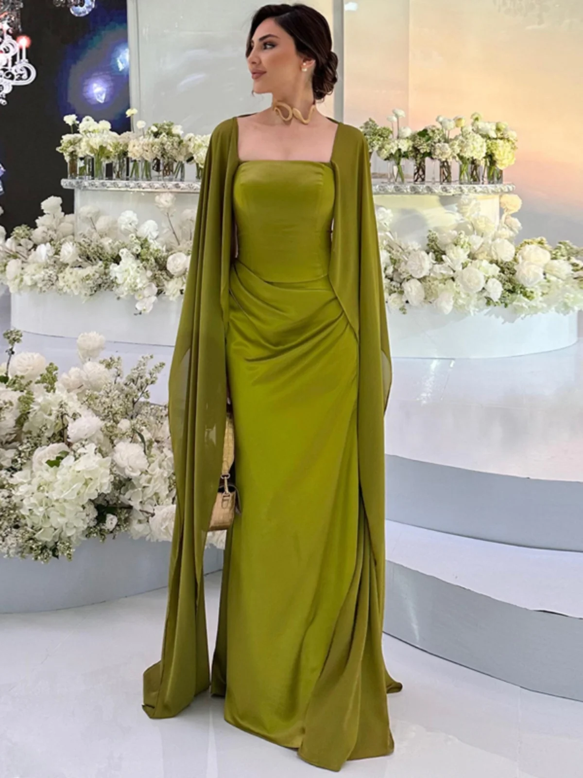 

Длинное вечернее платье с завышенной талией и шлейфом, из полиэстера, от китайского производителя