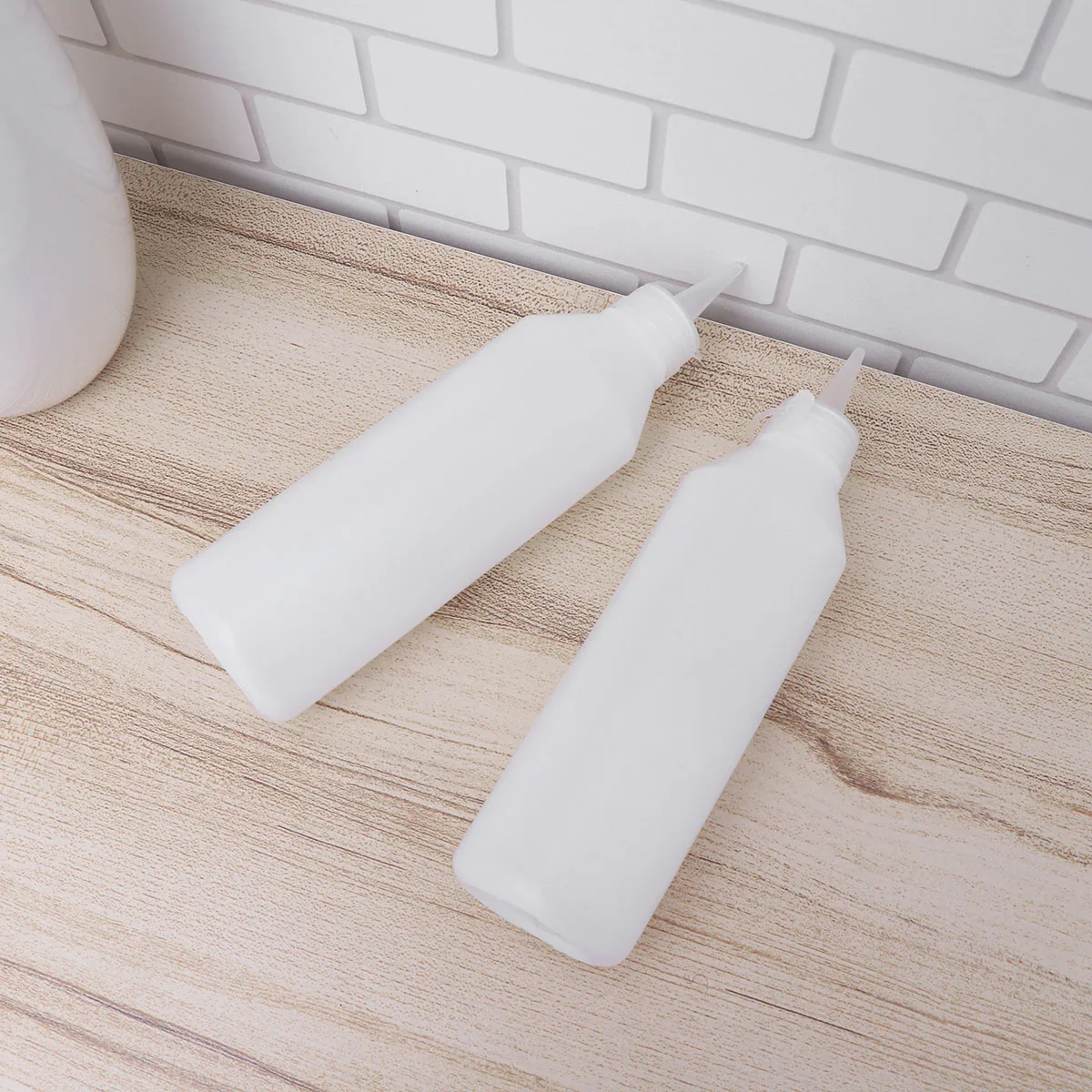2PCS Glue Bottles Liquid Storage Bottle 500ml Liquid Dispense Storage Safe Precision Tip Empty Plastic Refillable Container