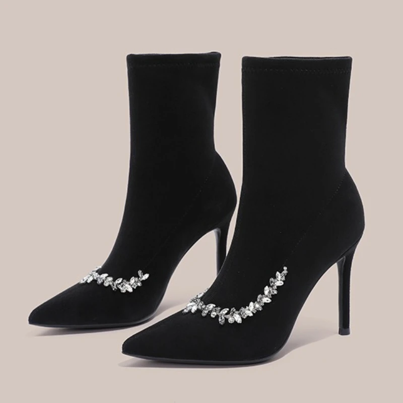 

Роскошные ботильоны с украшением из кристаллов, женские высококачественные черные атласные эластичные носки, модные дизайнерские ботинки с острым носком на тонком каблуке
