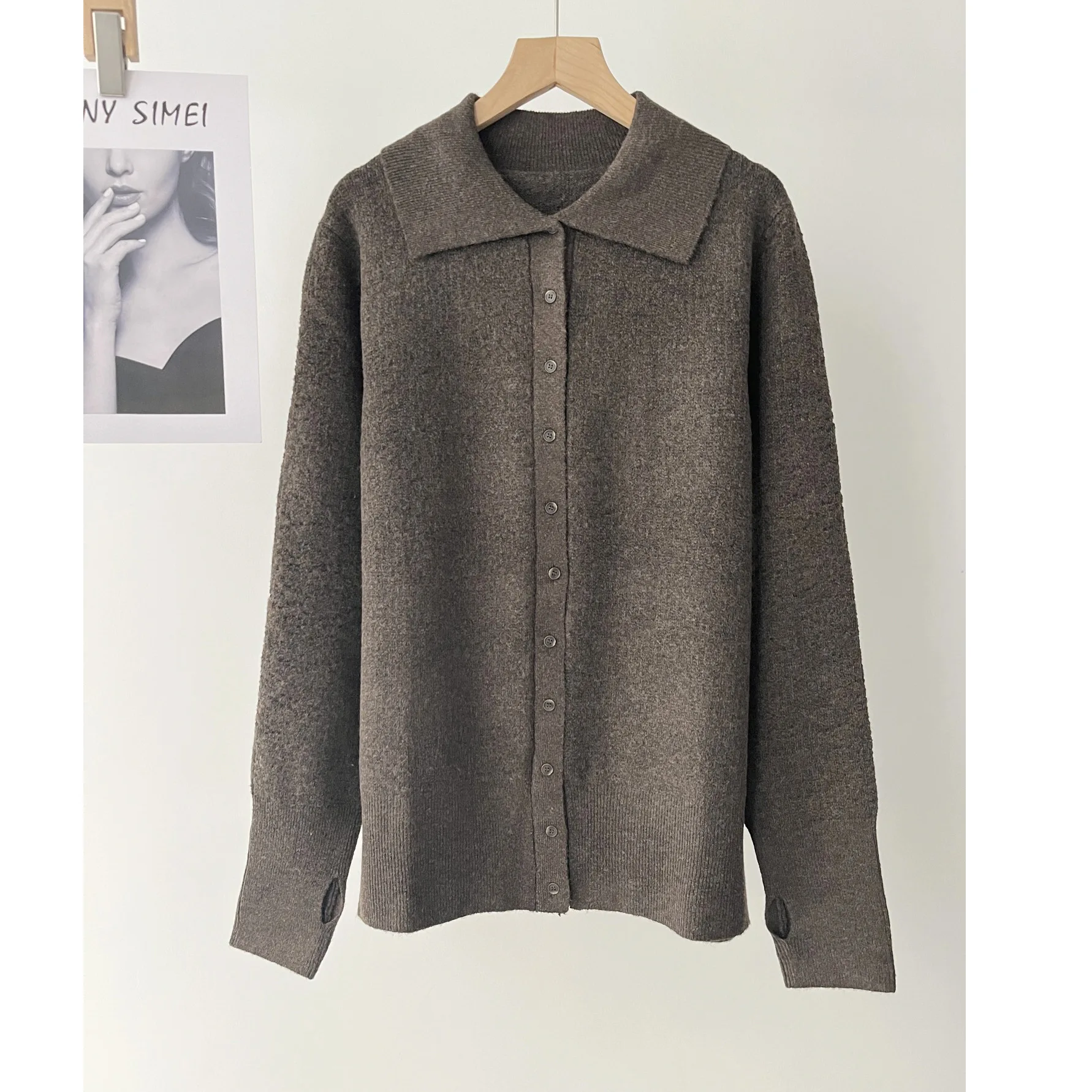 

Женский стандартный минималистичный вязаный кардиган с лацканами темно-коричневого цвета, зима 16a-1958