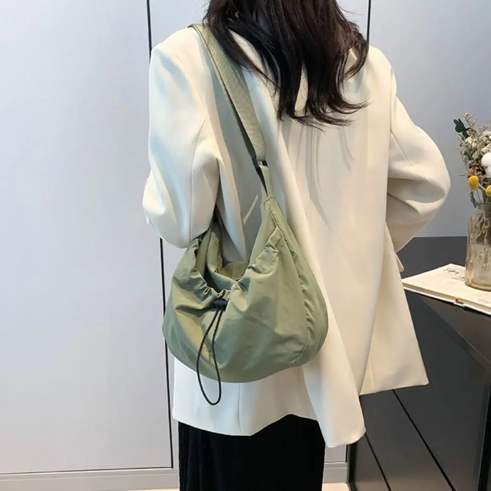

Solid Color Nylon Shoulder Bag Adjustable Shoulder Straps Large Capacity Drawstring Bucket Bag Tote Bag Korean Style