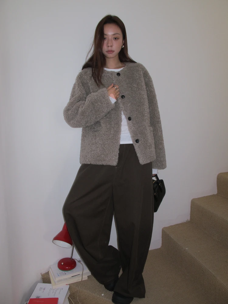 Sixi Home Contract Heil Contract Prosty okrągły kołnierz Skórzany futrzany płaszcz zintegrowany z futrem Damski ciepły top na jesień i zimę