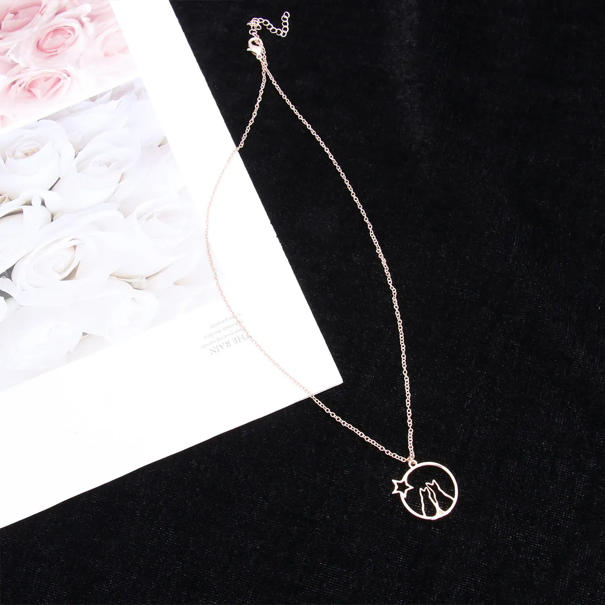 Necklace Rose Gold Hollow-Out Pendant Delicate Workmanship All-Match Neck Chain for Women Daily Wear Anniversary