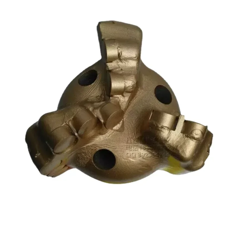 Tooth wheel three-wing coreless composite sheet scraper drill bit / for mud pebbles without blocking water