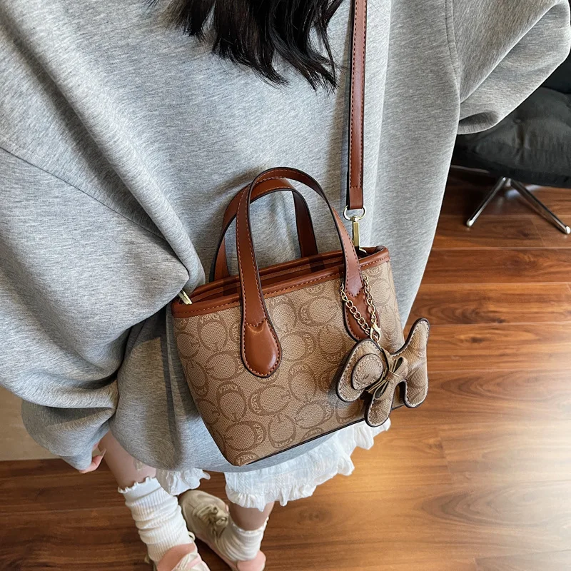 

Trendy Women's Shoulder Bag - Vintage Printed Canvas Tote, Boho Crossbody Purse, Lightweight & Spacious for Daily Use