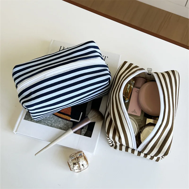 

Girl's Sporty Color Block Wash Bag Casual Striped Solid Color Toiletry Organizer Weekender Cosmetic Case for Women Travel Gifts