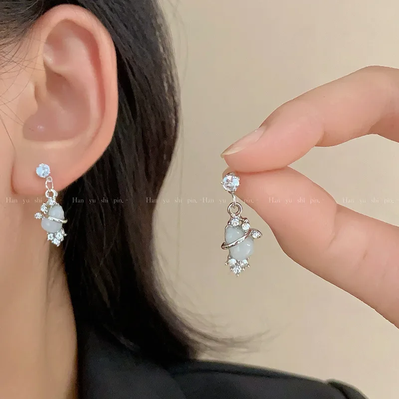 Diamond ice through gourd stud earrings female niche unique design sweet antique open ring high sense