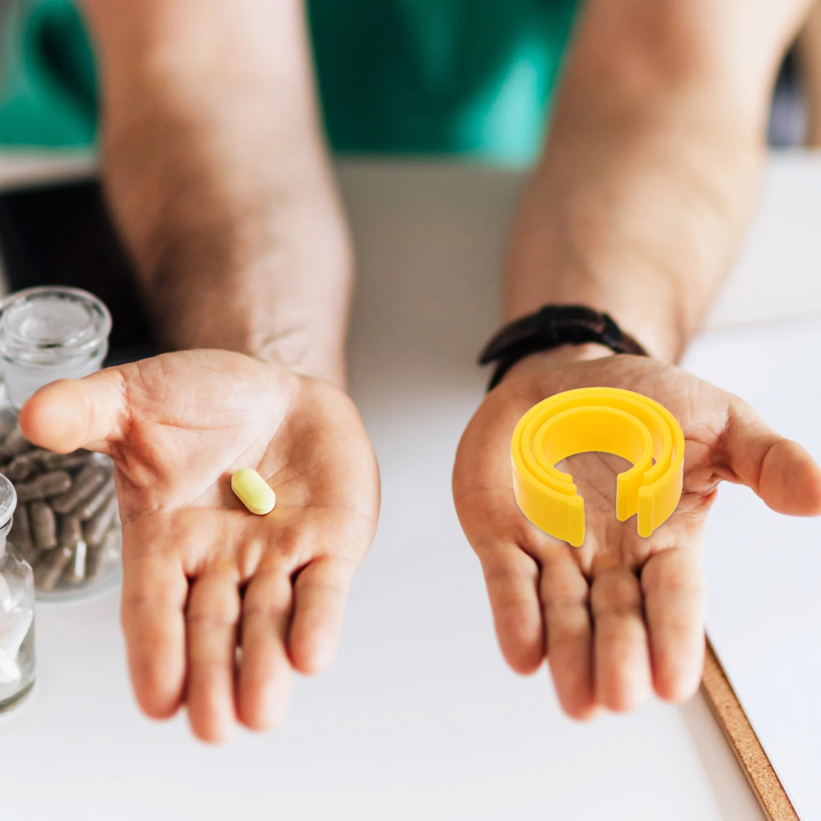 

1Set Medicine Bottle Label Clips Adjustable Plastic Label Holder for Pill Bottles Home Hospital Pharmacy Medication Organizer