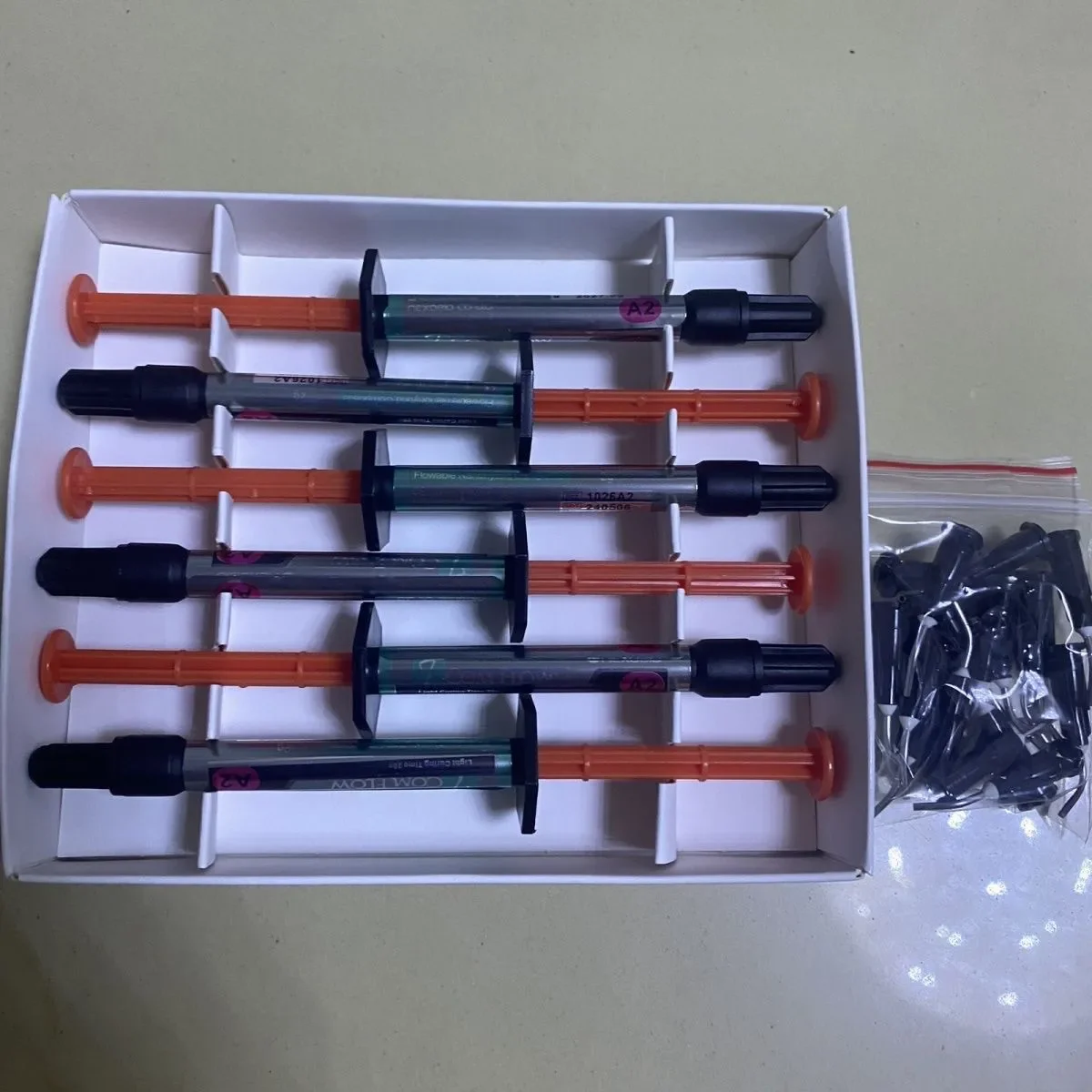 6Pcs/Packs Dental Instruments Resin Composite Light Cure  Flow Resin Syringe 2g/pcs Oral Cavity Nursing Filling Repair Material
