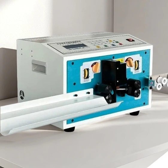 自動USBケーブル製造機 モバイルコンピューターワイヤーストリッピング＆ピーリング切断装置 ケーブル製造設備