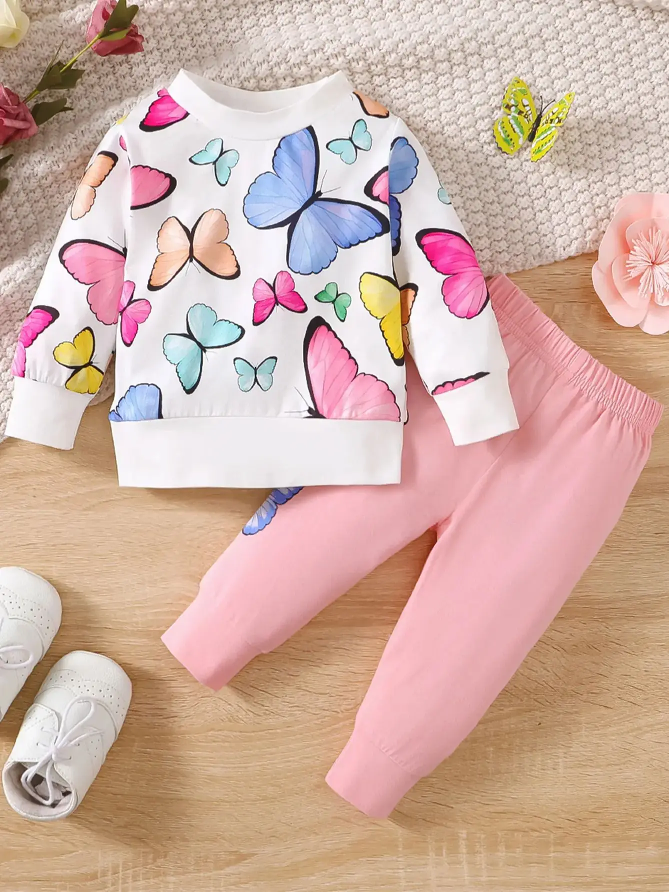 0-2 Year Old Newborn Baby Gilr Spring and Autumn Round Neck Butterfly Printed Long Sleeves with Butterfly Printed Pants Fashion