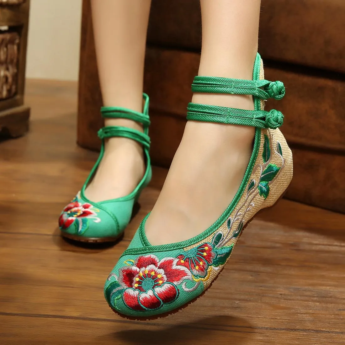 Chinese Embroidered Hibiscus Flowers Cloth Shoes Flat Shoes Women Casual Flat Loafer Shoes Oxford Bottom Girl Lady Single Shoes