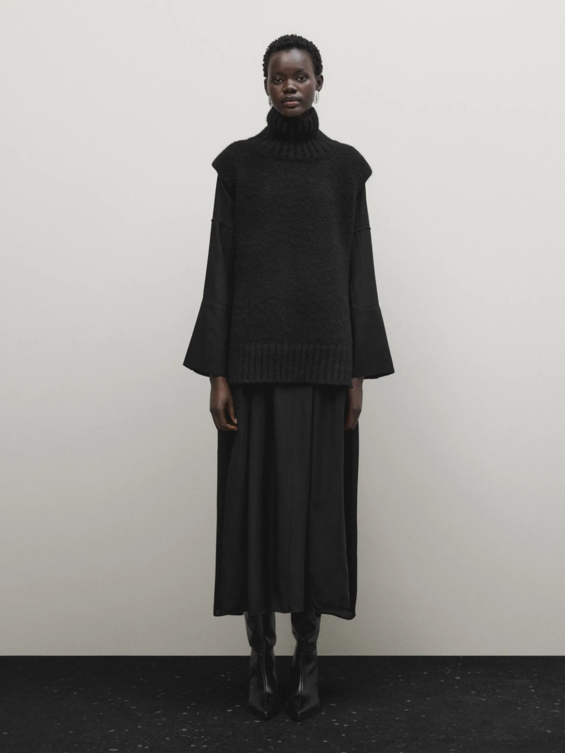 

Ethereal MD 2025 massidutti spring new style of Women's casual knitted vest with a minimalist high neck and shoulders