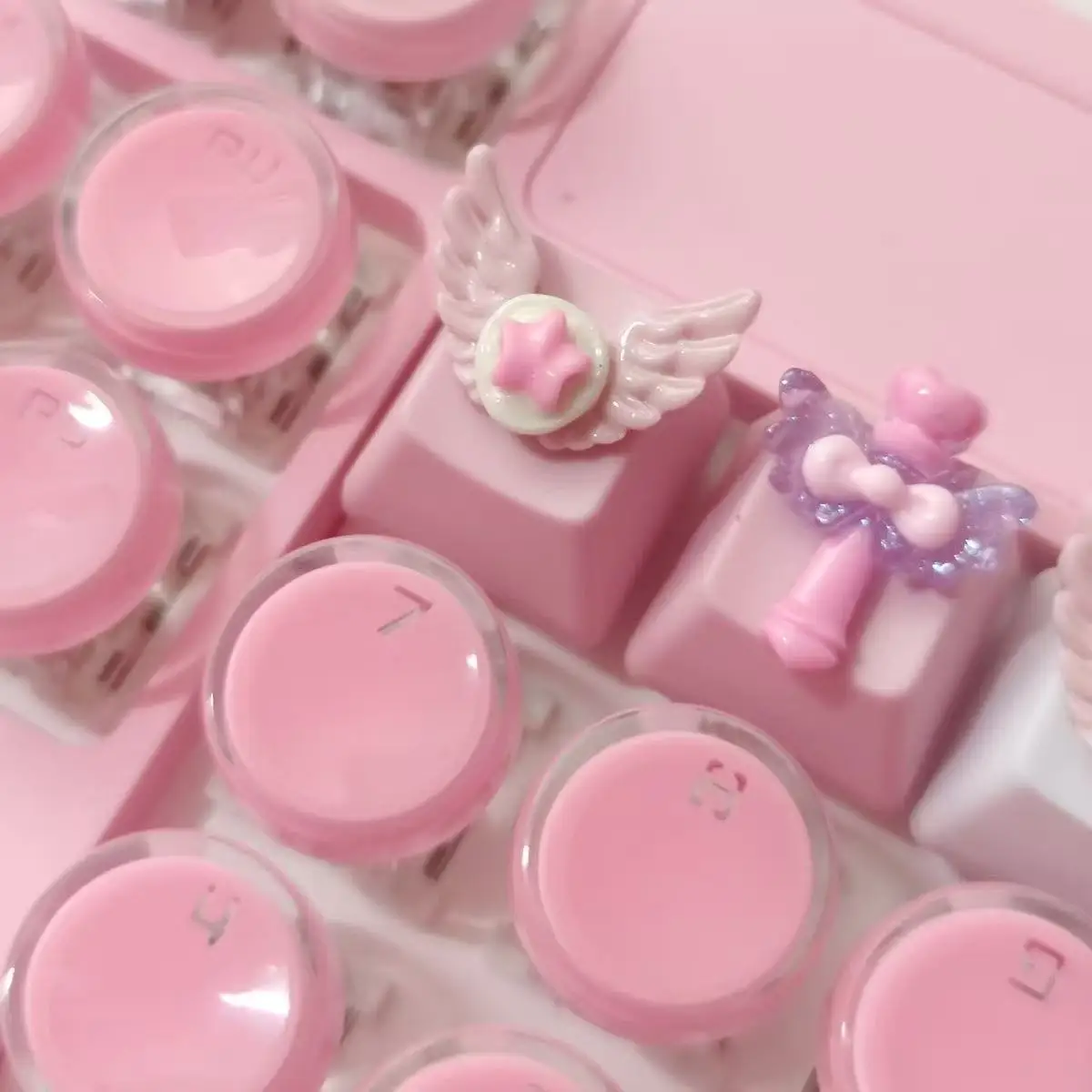 Personality Creative Pink Keycaps Cross-axis Mechanical Keyboard Sailor Moon Wings and Magic Wand Keycaps 2 Pieces Decoration
