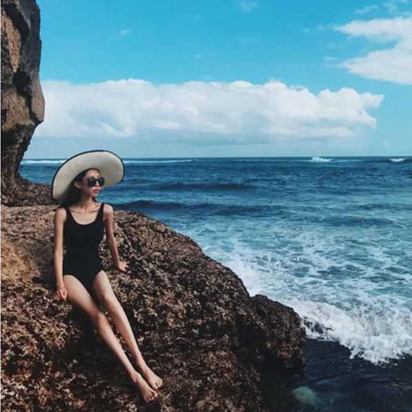 Korean Rumei Back Deep V Sexy Triangle One-Piece Swimsuit Women's Black Seduction Simple Hot Spring Swimsuit Bikini