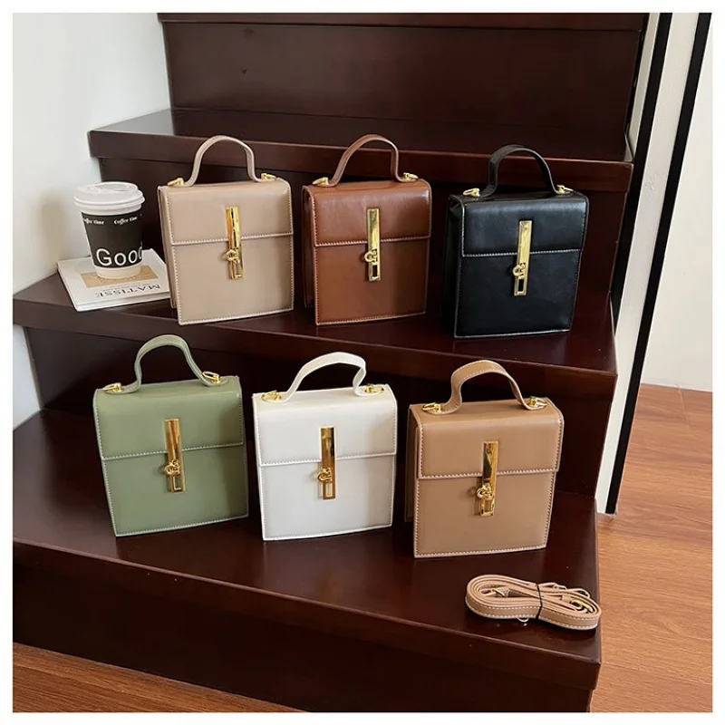 

Women's Handbag Made Of Jasmine-Patterned Leather Boasting High-End Paris Commuter Lasting Spacious Soft Modern Style​