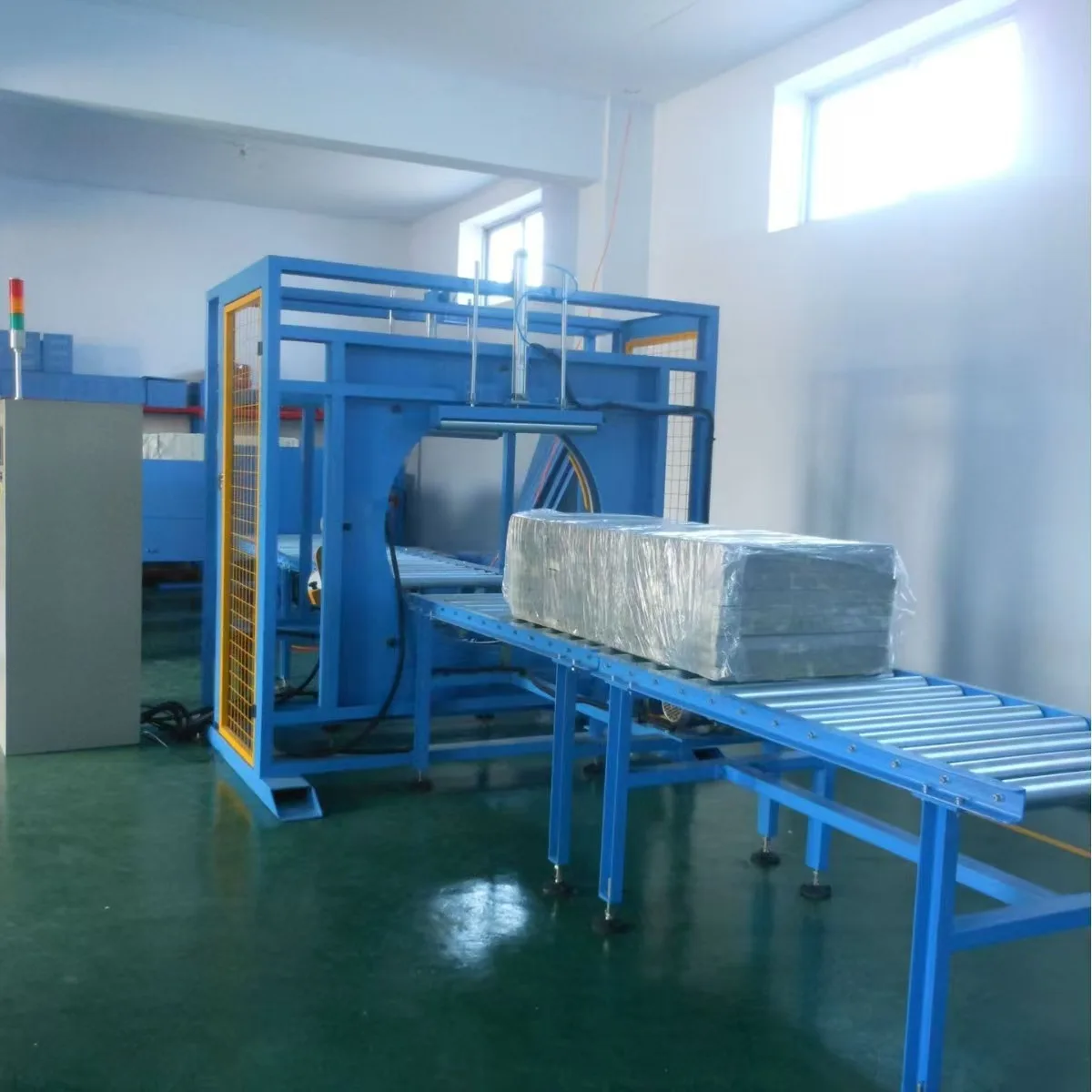 Automatic Steel Ring Rotating Wrapping Stretching Film Machine Horizontal Stretch Door Boards Orbital Packing Machine Customize
