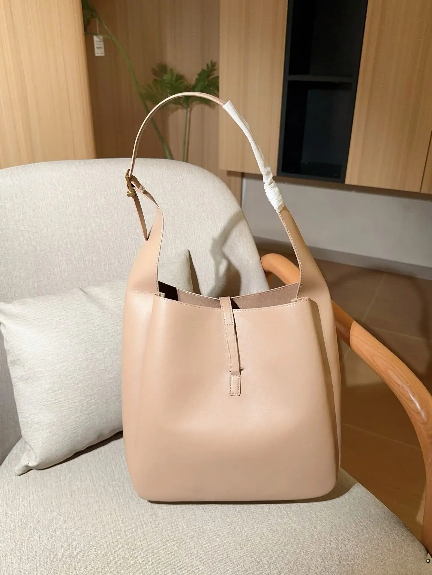 

Luxury handbags, designer women's handbags, women's genuine leather handbags.YB