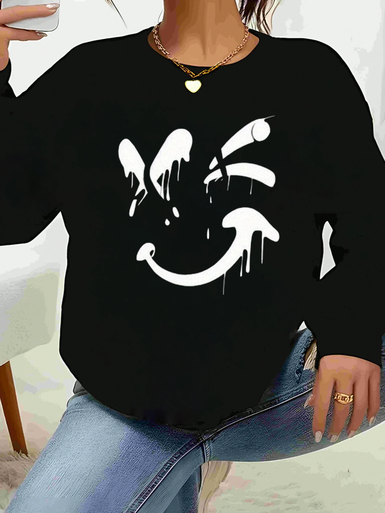 سويت شيرت برقبة دائرية مطبوع عليه وجه مبتسم للهالوين ملابس غير رسمية للنساء