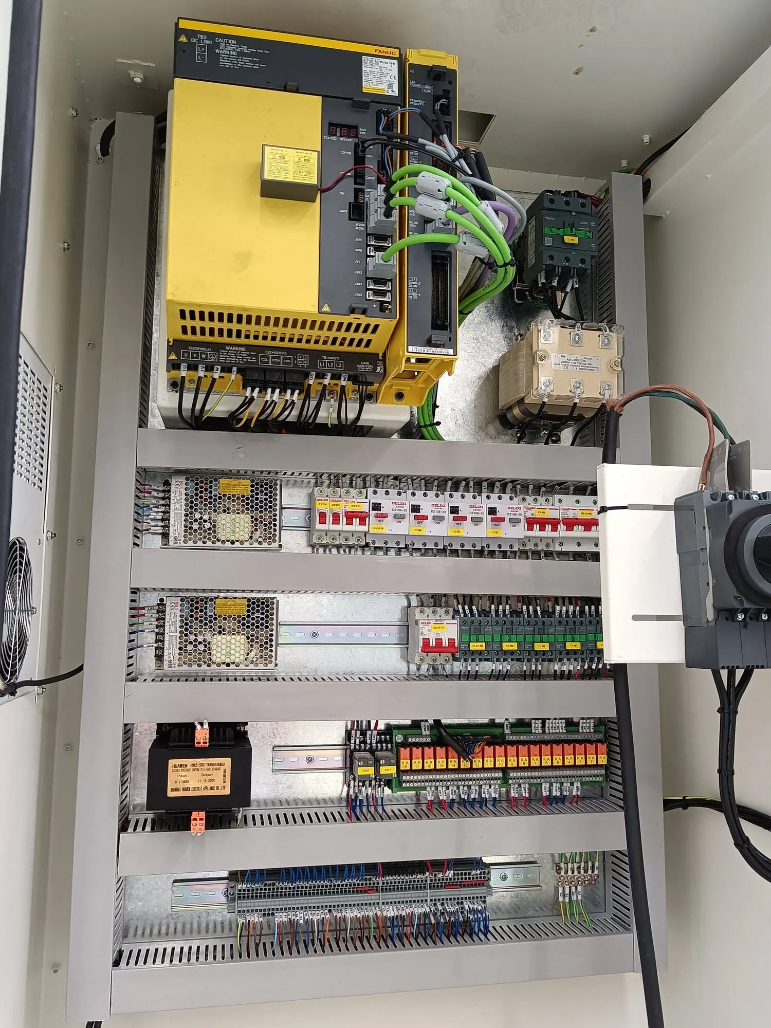 مركز Hining العمودي باستخدام الحاسب الآلي ، عالية الدقة ، طحن مستعمل ، 5 محاور ، إطار CNC ، محرك 11 Hine ، Vmc1160