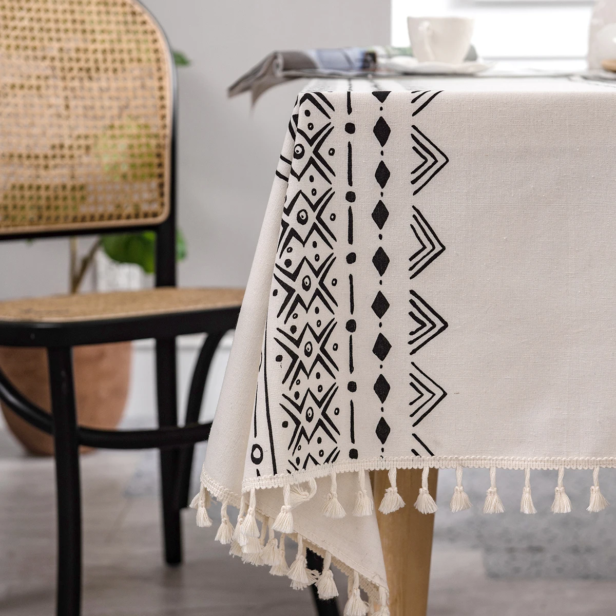 Tovaglia stampata in poliestere 1PC, stile Boho, tovaglia decorativa con nappe Beige stampata geometrica, per il tavolo da pranzo Squard