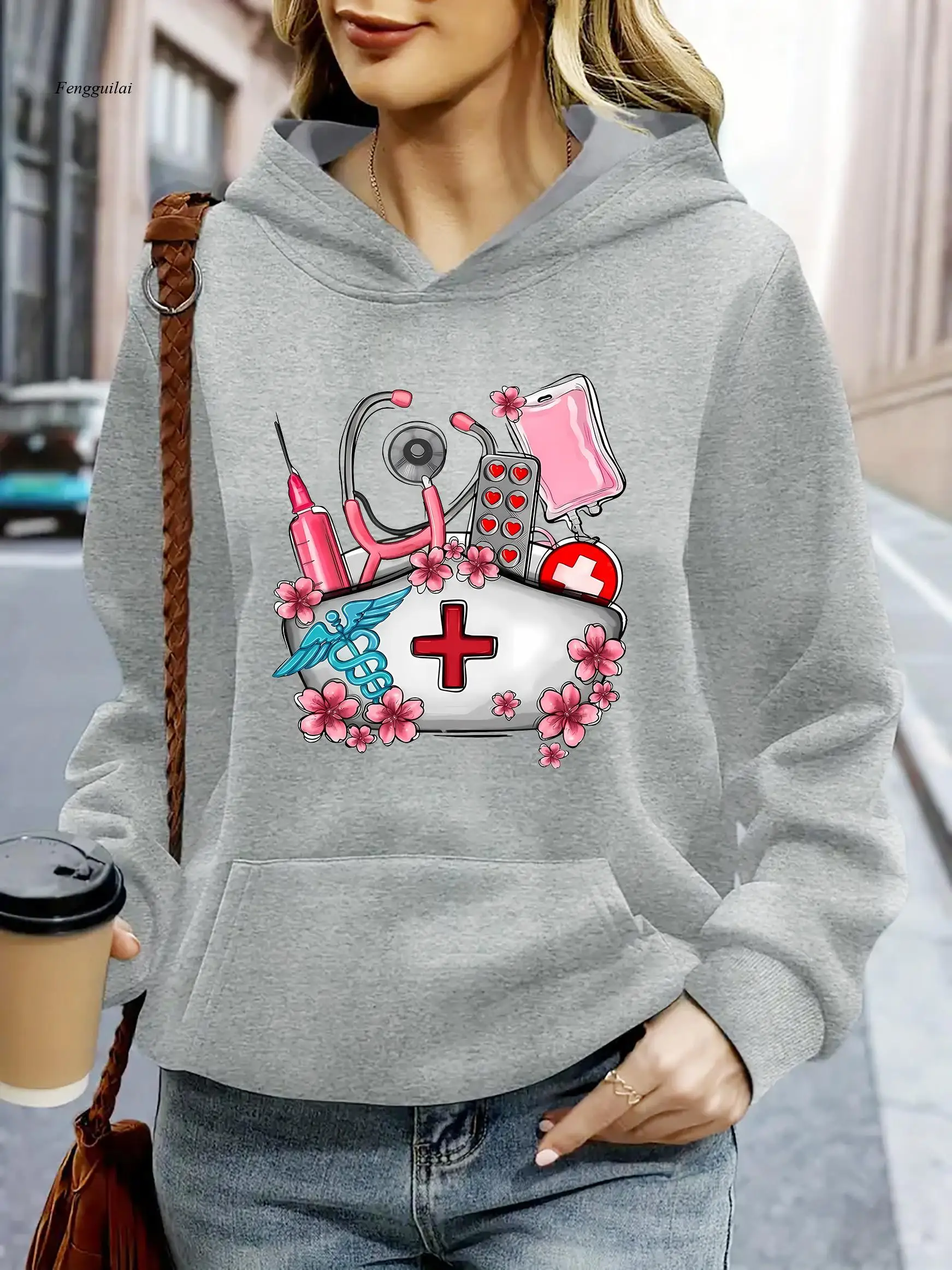 

Модная толстовка с медицинским принтом и карманом-кенгуру — уютный пуловер на флисовой подкладке, повседневный стиль, можно стирать в машине