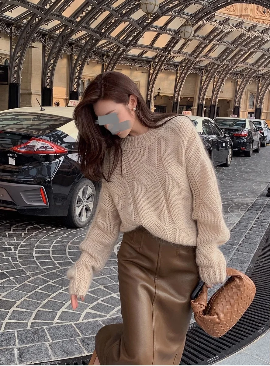 Pullover Sweater Solid Color Round Neck Loose and Slim Knitted Top for Women