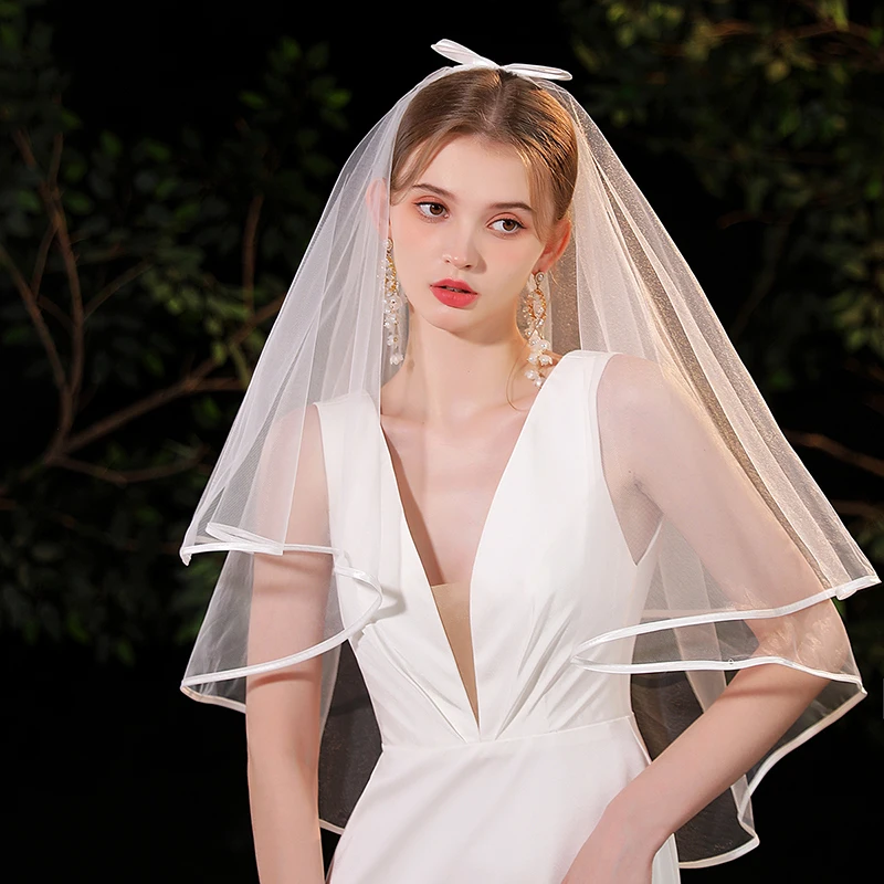 Véu nupcial elegante branco, comprimento da cintura, adequado para o casamento das mulheres, inclui brincos