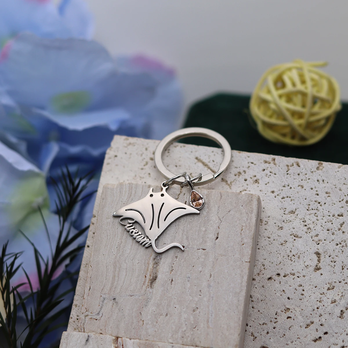 

Customized Stainless Steel Manta Ray Pendant Keychain Engraved Cartoon Jewelry Men Gifts Women Gifts