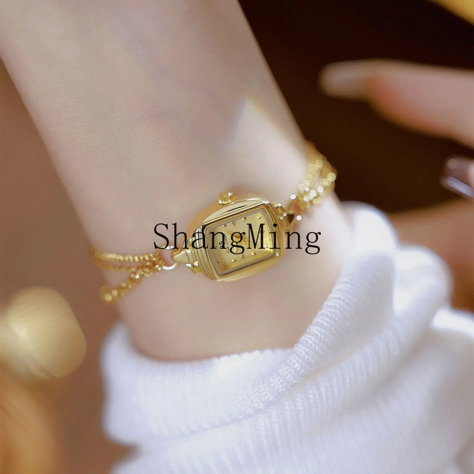 

PYH is the new factory direct sales premium retro hand chain small gift selection table FA1852